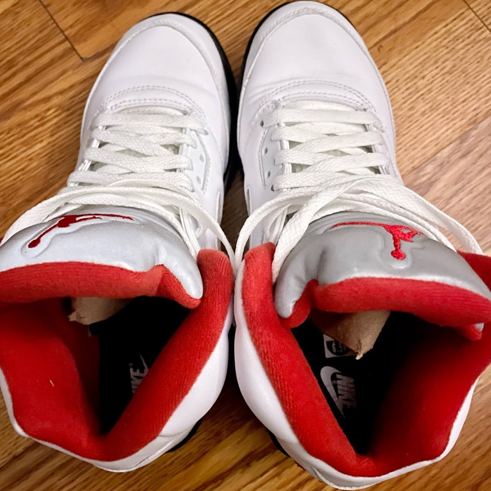 Air Jordan White and Red Sneakers - Picture 2 of 11